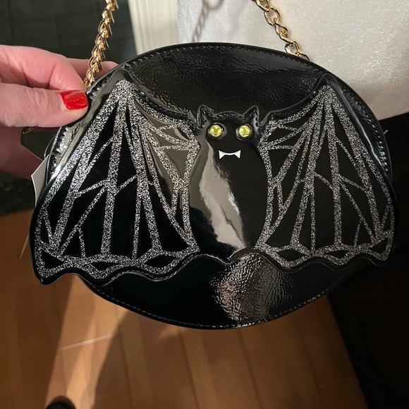 Betsey Johnson Crossbody Patent Bat Purse NWT - Picture 4 of 9